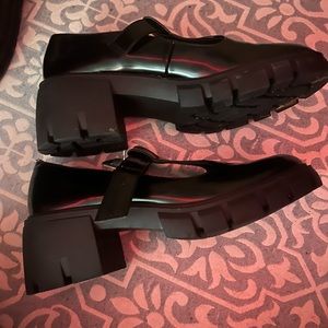 Chunky platform, ankel cut heels, buckle straps.